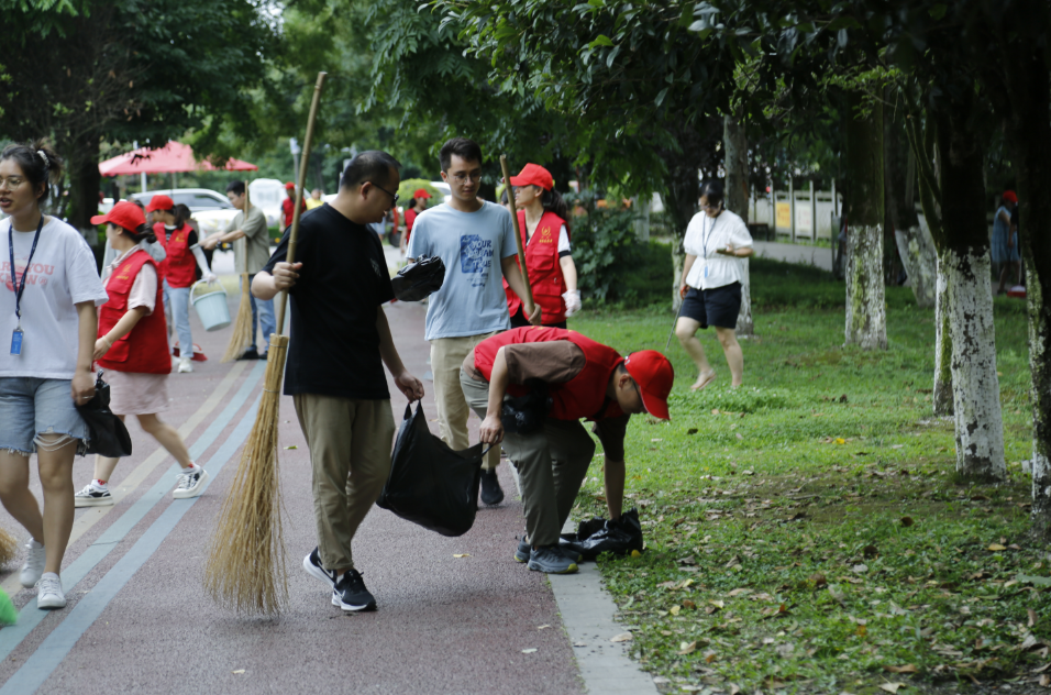 迎大運(yùn)盛會 展文明形象 |海蓉開展掃除道公益活動！